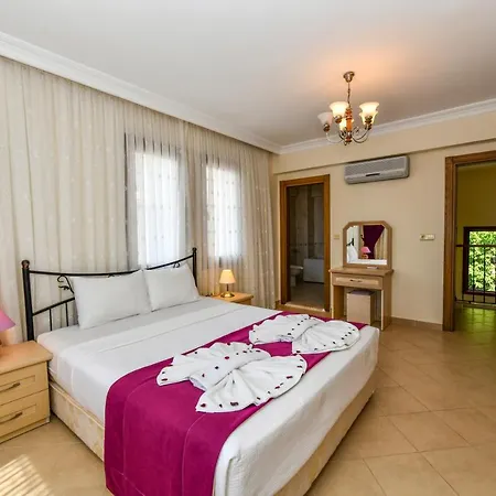 Villa Perdikia - 4 Bedroom Holiday For Rent In *