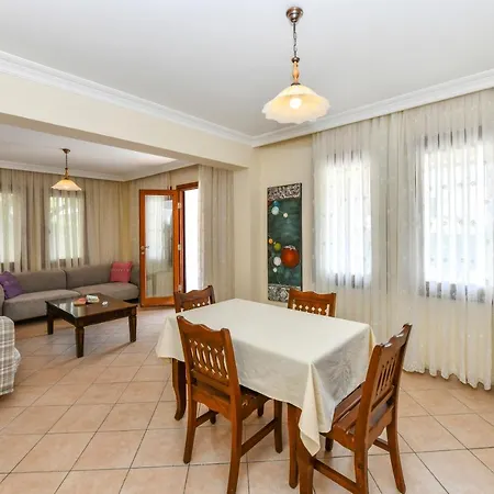 Villa Perdikia - 4 Bedroom Holiday For Rent In