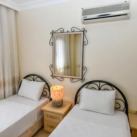Villa Perdikia - 4 Bedroom Holiday For Rent In *