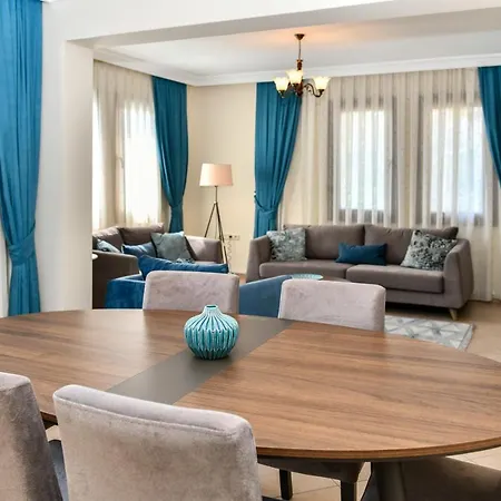 Perdikia - 4 Bedroom Holiday For Rent In *